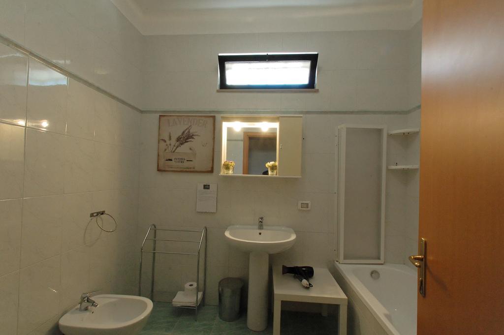Giardino Dei Frutti Bed and Breakfast Μπάρι Δωμάτιο φωτογραφία