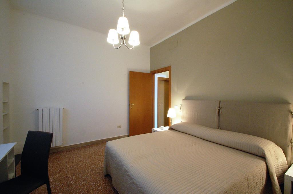 Giardino Dei Frutti Bed and Breakfast Μπάρι Δωμάτιο φωτογραφία