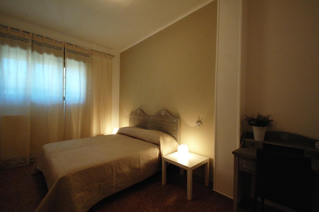 Giardino Dei Frutti Bed and Breakfast Μπάρι Δωμάτιο φωτογραφία
