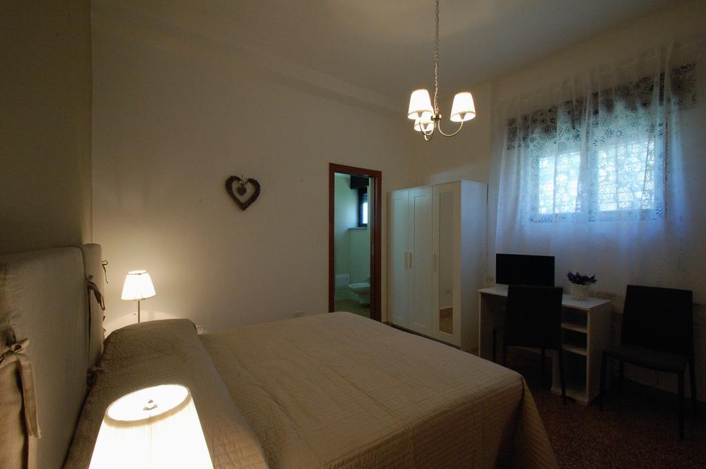 Giardino Dei Frutti Bed and Breakfast Μπάρι Δωμάτιο φωτογραφία